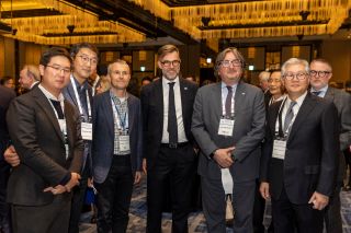 (from l. to r.) n.c. ; Sunghun Kim, HansaeYes24 Partners ; Alexander Tkachenko, CEO and founder, VNX ; Franz Fayot, Minister of the Economy ; Jean Diederich, partner, 2be.lu ; Suk-Whan Chang Chang, Asan Nanum Foundation ; Patrick Nickels, head of the Directorate General for Foreign Trade & Investment at the Ministry of the Economy