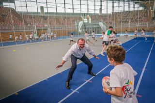 Georges Engel, ministre des Sports, visite l'atelier "Rugby"