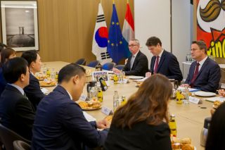 Working breakfast between the Minister for Patriots and Veterans of the Republic of Korea, Minshik Park, and the Prime Minister, Minister of State, Xavier Bettel