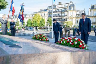 Journée commémorative en souvenir des volontaires luxembourgeois et soldats de l’ONU ayant servi en Corée – Dépôt de gerbes de fleurs par Xavier Bettel et Minshik Park