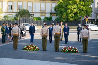 Journée commémorative en souvenir des volontaires luxembourgeois et soldats de l’ONU ayant servi en Corée – Dépôt de gerbes de fleurs par Xavier Bettel et Minshik Park