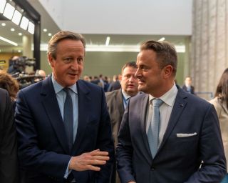 (de g. à dr.) David Cameron, secrétaire d'État britannique aux Affaires étrangères ; Xavier Bettel, ministre des Affaires étrangères et européennes, de la Coopération et du Commerce extérieur