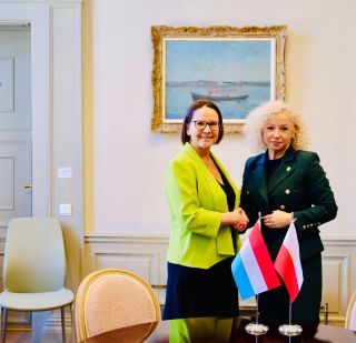 (de g. à dr.) Yuriko Backes, ministre de l'Égalité des genres et de la Diversité ; Katarzyna Kotula, ministre de l’Égalité de la république de Pologne