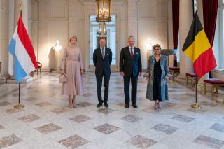 Palais royal – Vestibule d'honneur – Photo officielle de LL.AA.RR. le Grand-Duc et la Grande-Duchesse et de LL.MM. le roi et la reine des Belges