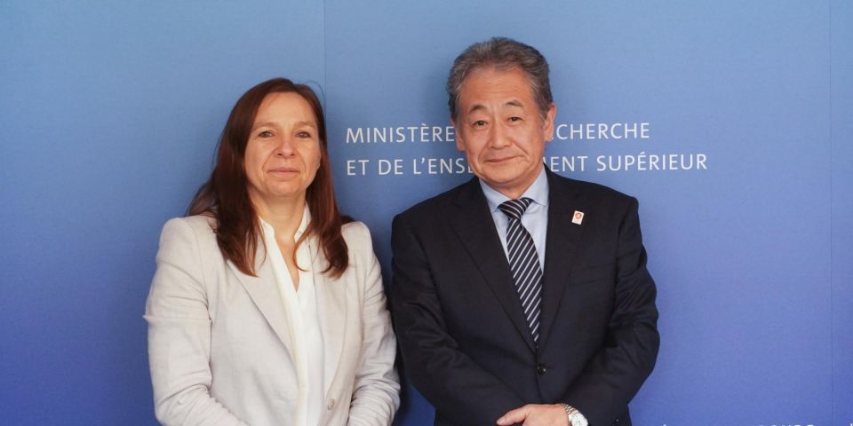 (de g. à dr.) Stéphanie Obertin, ministre de la Recherche et de l’Enseignement supérieur, ministre de la Digitalistion ; S.E. Tadahiro Matsubara, ambassadeur du Japon au Luxembourg