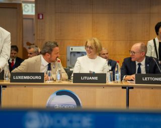 (de g. à dr.) Xavier Bettel, minister for Foreign Affairs and Foreign Trade, minister for Development Cooperation and Humanitarian Affairs ; Lina Viltrakienè, Ambassador to the OECD, Permanent Representative Lithuania ; Andris Pelss, State Secretary, ministry of Foreign Affairs Latvia