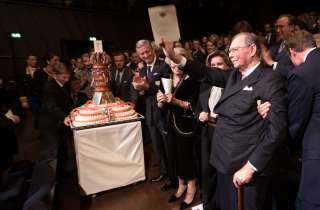 Célébration du 95e anniversaire de S.A.R le Grand-Duc Jean le 9 janvier 2016 à la Philharmonie de Luxembourg

, (de g. à dr,) S.M. le roi des Belges; S.A.R. la princesse Béatrix des Pays-Bas; S.A.R. la Grande-Duchesse; S.A.R. le Grand-Duc Jean; S.A.R. le Grand-Duc