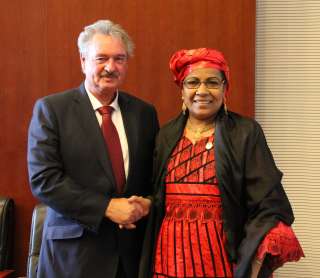 Jean Asselborn avec le ministre des Affaires �trang�res du Niger, A�chatou Kan� Boulama