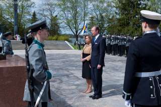  Visite d’État de LL.AA.RR. le Grand-Duc et la Grande-Duchesse en république de Finlande du 10 au 12 mai 2016, Cérémonie au cimetière d'Hietaniemi - Dépôt d'une gerbe de fleurs sur la tombe du maréchal Mannerheim