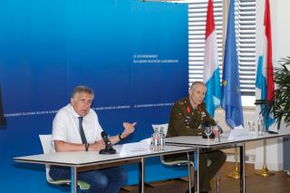 (de g. à dr.) François Bausch, Vice-Premier ministre, ministre de la Défense ; Général Steve Thull, chef d'état-major de l'armée