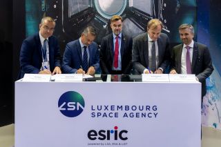 Signature d’un Memorandum of understanding (MoU) entre le Centre européen d'innovation pour les ressources spatiales ESRIC et Airbus en présence de Franz Fayot