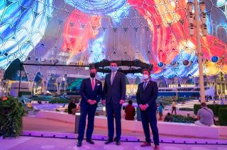 (de g. à dr.) S.A.R. le Grand-Duc héritier ; Lex Delles, ministre des Classes moyennes, ministre du Tourisme ; Daniel Sahr, directeur du pavillon luxembourgeois à l'Expo 2020 Dubaï