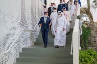 (1re rangée, de g. à dr.) S.A.R. le Grand-Duc héritier ; S.A. cheikh Hamdan bin Mohammed Bin Rashid Al Maktoum, prince héritier de Dubaï