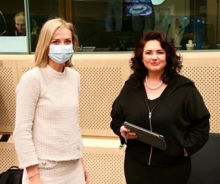 (de g. à dr.) Taina Bofferding, ministre de l’Égalité entre les femmes et les hommes ; Helena Dalli, commissaire européenne à l'Égalité