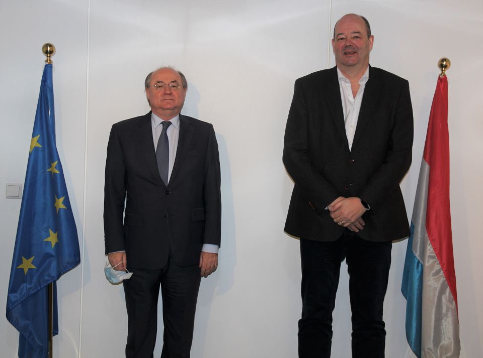 (de g. à dr.) S.E.M. António Gamito, ambassadeur du Portugal au Luxembourg ; Claude Haagen, ministre de la Sécurité sociale