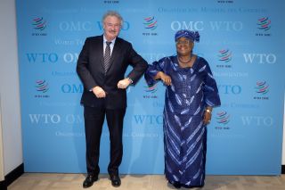 (de g. à dr.) Jean Asselborn, ministre des Affaires étrangères et européennes ; Ngozi Okonjo-Iweala, directrice générale de l’Organisation mondiale du commerce