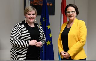 Yuriko Backes avec Annika Saariko, ministre des Finances de la république de Finlande