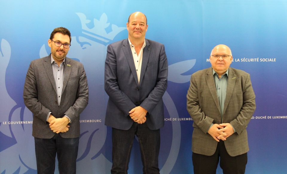 (de g. à dr.) Christophe Knebeler, secrétaire général adjoint du LCGB ; Claude Haagen, ministre de la Sécurité sociale ; Patrick Dury, président du LCGB