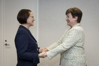 (de g. à dr.) Yuriko Backes et Kristalina Georgieva, directrice générale du FMI