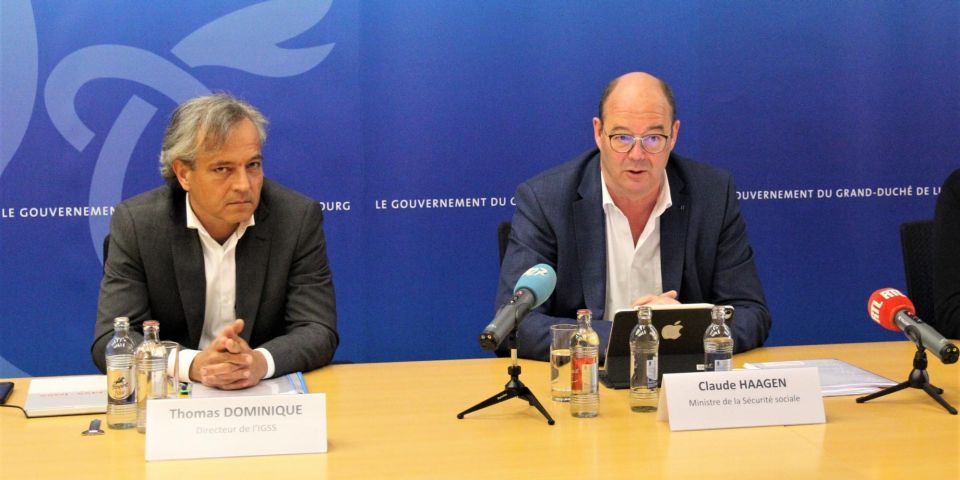 Claude Haagen avec Thomas Dominique, directeur de l'IGSS, lors de la présentation du bilan