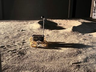 Le "jardin lunaire", mis en place par ispace, est une reproduction de l'environnement de la surface lunaire, pour simuler la conduite des rovers sur la lune et aider au développement de la technologie de navigation