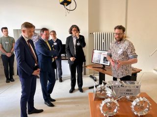 (from left to right) Franz Fayot, Economics Minister;  HRH the Hereditary Grand Duke;  Miguel Ordonez, Project Manager ispace Europe;  Julien-Alexandre Lamamy, Managing Director ispace Europe;  John Walker, Senior Systems Engineer ispace Europe