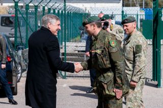Reception of François Bausch by Lieutenant Colonel Daniel Andrä, Commander of the NATO enhanced Forward Presence (eFP) Battlegroup in Lithuania and Colonel Mindaugas Petkevičius, Commander of the Lithuanian Infantry Brigade "Iron Wolf”