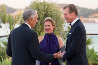12.05. - Dinner reception hosted by Luxembourg - Meeting of the Grand Ducal couple with the President of the Portuguese Republic, Marcelo Rebelo de Sousa - (l. to r.) Marcelo Rebelo de Sousa, President of the Portuguese Republic; HRH the Grand Duchess; HRH the Grand Duke