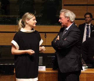 (de g. à dr.) Liesje Schreinemacher, ministre du Commerce extérieur et de la Coopération pour le développement des Pays-Bas ; Jean Asselborn, ministre des Affaires étrangères et européennes