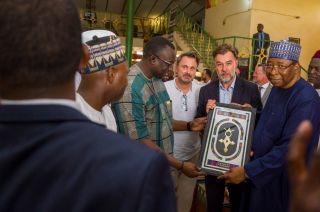 Visite du village artisanal Wadata (Centre culturel franco-nigérien) - Remise de cadeau