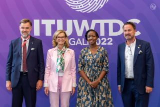 (from left to right) Franz Fayot, Minister for Development Cooperation and Humanitarian Affairs, Minister of the Economy ; Doreen Bogdan-Martin, Director of the ITU Telecommunication Development Bureau (UIT) ; Paula Ingabire, Minister of Information and communications technology and Innovation of the Republic of Rwanda ; Xavier Bettel, Prime Minister, Minister of State, Minister for Communications and Media