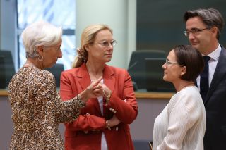 (de g. à dr.) Christine Lagarde, présidente de la Banque centrale européenne (BCE) ; Sigrid Kaag, Vice-Premier ministre, ministre des Finances du royaume des Pays-Bas ; n.c. ; Yuriko Backes