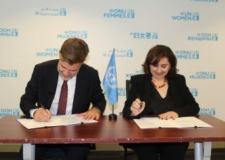 (de g. à dr.) Franz Fayot; Sima Sami Bahous, directrice exécutive d'ONU-Femmes