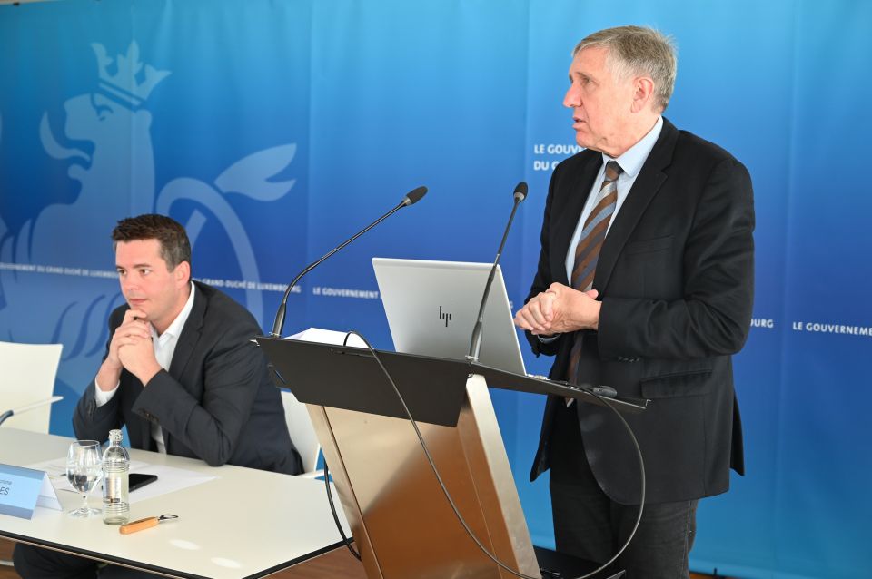 (de g. à dr.) Lex Delles, ministre du Tourisme ; François Bausch, Vice-premier ministre, ministre de la Mobilité et des Travaux publics