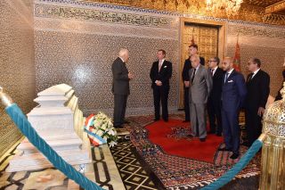 Dépôt d’une gerbe de fleurs au Mausolée de Mohammed V