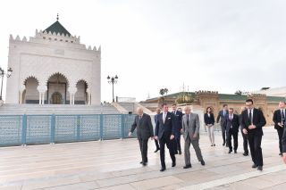 Dépôt d’une gerbe de fleurs au Mausolée de Mohammed V