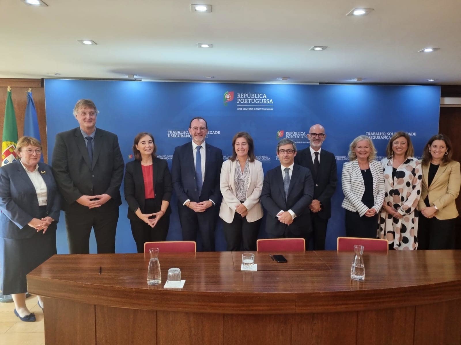 Les représentants luxembourgeois et portugais après la signature des deux accords