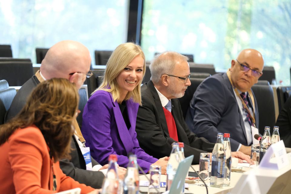 ( from l. to r.) Tanya Beckett, BBC ; Gisli Olafsson, Deputy of Iceland; Taina Bofferding, Minister of Home Affairs; Werner Hoyer, President of the European Investment Bank; Dr. Raed Arafat, Ministry of Internal Affairs of Romania