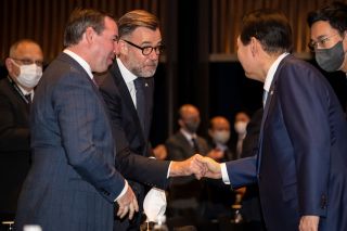 (from left to right) Pierre Ferring, Ambassador (non-resident) of the Grand Duchy of Luxembourg to the Republic of Korea;  HRH the Hereditary Grand Duke;  Franz Fayot, Minister of Economy;  Yoon Seok-yeol, President of the Republic of Korea;  n.c.;