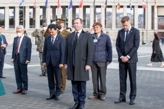 (fr. l. to r.) n.c.; n.c.; Park Min-sik, Minister for South Korean Patriots and Veterans; Captain Pierre Schroeder, aide-de-camp to the Grand Ducal Household; HRH the Hereditary Grand Duke; Sungsoo Kim, Korean veteran; Franz Fayot, Minister for the Economy