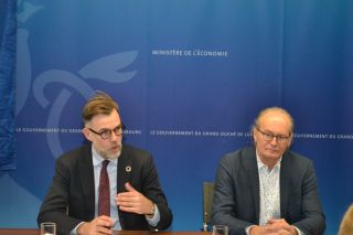 (de g. à dr.) Franz Fayot, ministre de l’Économie ; Claude Turmes, ministre de l’Énergie