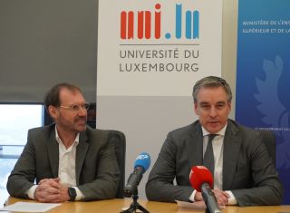 (de g. à dr.) Jens Kreisel, recteur de l’Université du Luxembourg ; Claude Meisch, ministre de l’Enseignement supérieur et de la Recherche