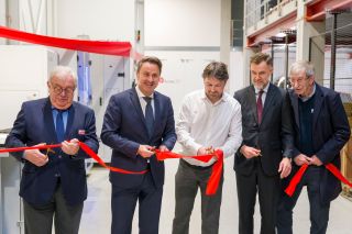 (from l. to r.) Raymond Weydert, Mayor of Niederanven; Xavier Bettel, Prime Minister, Minister of State; Art Yukhin, President and CEO, Artec 3D; Franz Fayot, Minister of the Economy; Jean Schiltz, Alderman of Niederanven