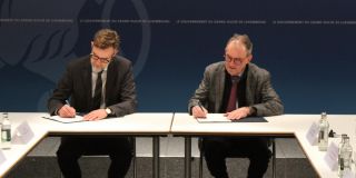 Signature de l'accord avec Handicap International Luxembourg.