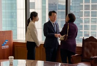 (from l. to r.) n.c.; Kwangsoo Kim, President and CEO, Korea Federation of Banks; Yuriko Backes, Minister of Finance