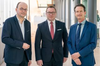 (from l. to r.) Tom Wirion, Director General of the Chamber of Skilled Trades and Crafts; Marc Hansen, Minister Delegate for Digitalisation; Carlo Thelen, Director General of the Chamber of Commerce