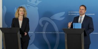 (de g. à dr.) Joëlle Welfring, ministre de l'Environnement, du Climat et du Développement durable ; Xavier Bettel, Premier ministre, ministre d’État