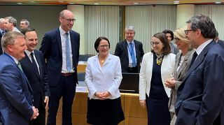 (au milieu) Yuriko Backes, ministre des Finances
