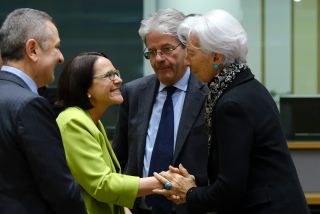  (de g. à dr.) n.c. ; Yuriko Backes, ministre des Finances ; Paolo Gentiloni, commissaire européen à l'Economie ; Christine Lagarde, présidente de la Banque centrale européenne (BCE)