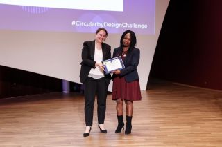 (right) Loise Wandera (Metricsat, Jury's Favourite Award) for her project TopFodder